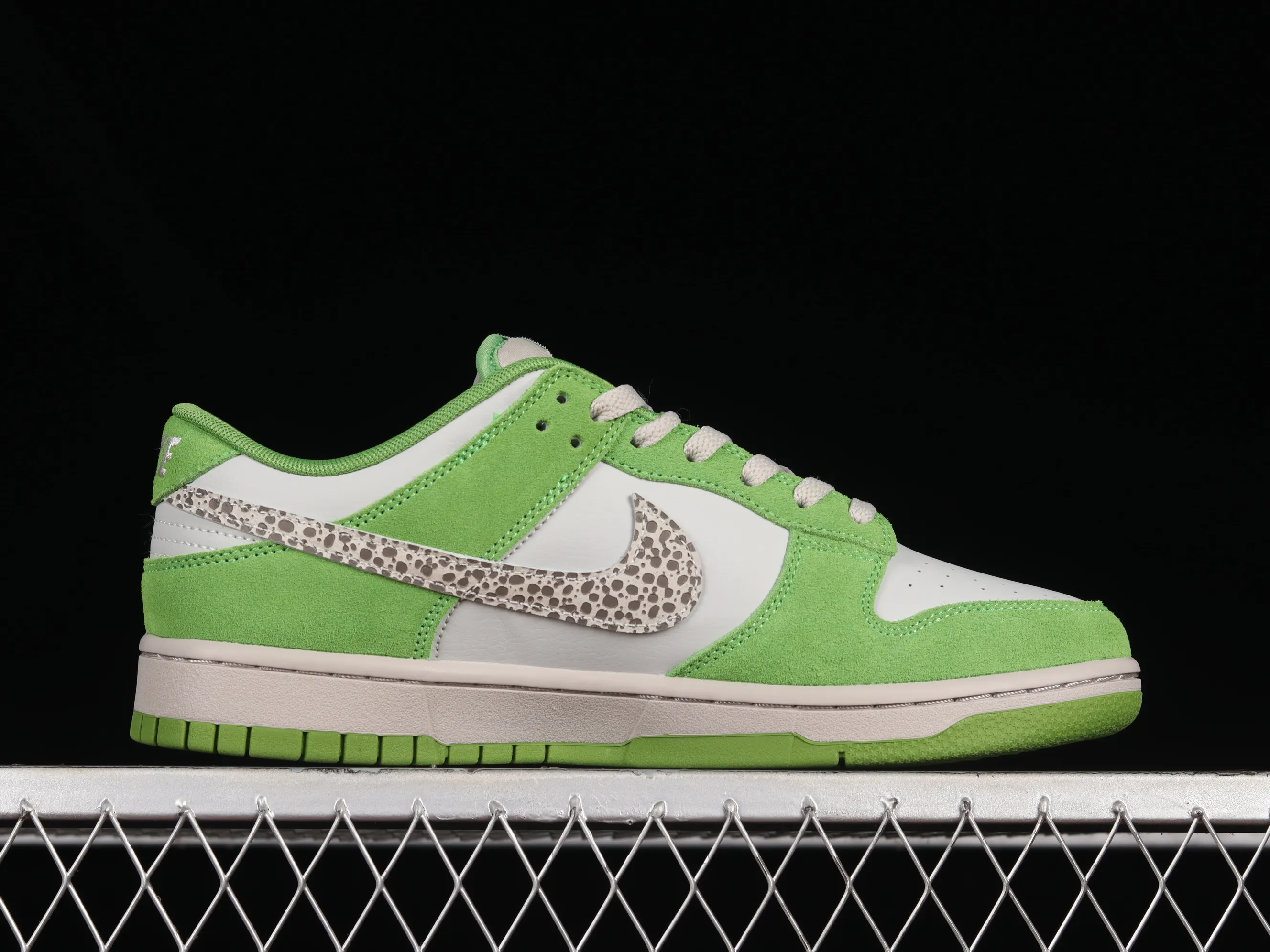 All categories Nk SB Dunk series Nk SB Dunk Low low-top sneakers F version Nk Dunk Low "Safari Swoosh" hunting style SB low-top sports and leisure sneakers DR0156-300